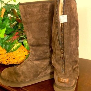 GENUINE UGGS SIZE9 -TALL CHOCOLATE KNIGHTSBRIDGE-